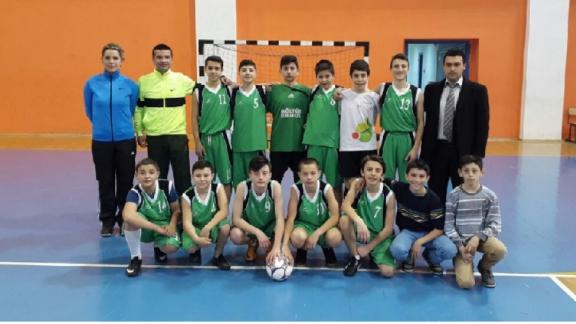 S.Osman Çeliker Ortaokulu Öğrencileri Yıldız Erkek Futsal Turnuvasında Şampiyon Oldu