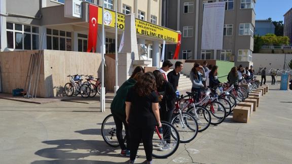 T.dağ Bel.Sosyal Bilimler Lisesi öğrencilerine Bisiklet dağıtımı yapıldı