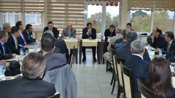 Süleymanpaşa Kaymakamı Sayın Ahmet ATILKAN´ın Başkanlığında İlçemiz Okul/Kurum Müdürleri ile Öğretmenevi ve ASO Müdürlüğüne toplantı düzenlendi