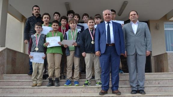 Kazandereli Memiş Pehlivan Ortaokulu Küçük Erkekler Basketbol Takımı Bölge Müsabakalarında Grup birincisi oldu