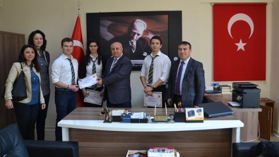Ebru Nayim Fen Lisesi Öğrencileri YGS´de Büyük Başarı Elde Etti.