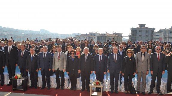 Büyükşehir Belediyesi Vali Enver Salihoğlu Ortaokulunun açılışı törenle gerçekleştirildi.