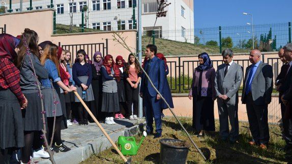 Süleymanpaşa Kız Anadolu İmam Hatip Lisesinde Fidan Ekimi Etkinliği düzenlendi