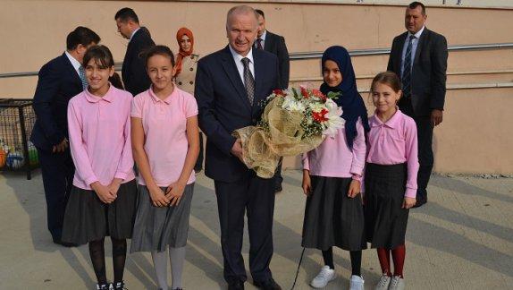Tekirdağ Valisi Sayın Mehmet CEYLAN, Süleymanpaşa İmam Hatip Ortaokulunu ziyaret etti