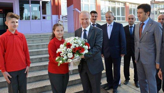 Tekirdağ Valisi Sayın Mehmet CEYLAN, Hacıilbey Ortaokulunu ziyaret etti