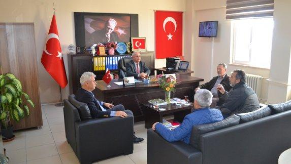 Altınovaspor Kulübü Yönetim Kurulu Üyeleri Müdürlüğümüzü ziyaret etti.
