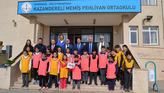 İl Milli Eğitim Müdürümüz Sayın Ersan ULUSAN ve MEB Baş Müfettişi Sayın Mehmet Ali ÖZKAYA, Kazandereli Memiş Pehlivan Ortaokulunu ziyaret etti