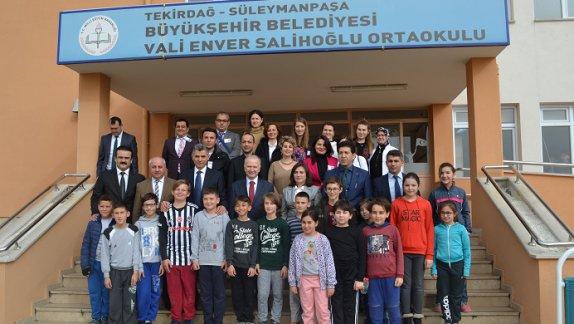 Tekirdağ Valisi Sayın Mehmet CEYLAN, Büyükşehir Belediyesi Vali Enver Salihoğlu Ortaokulunu ziyaret etti.