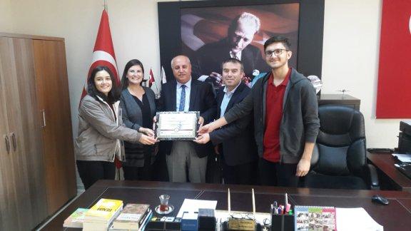 Ebru Nayim Fen Lisesi Müdürlüğü,  Öğretmen ve öğrencileri "Okul Avrupa Kalite Etiketi" ile ödüllendirildi.