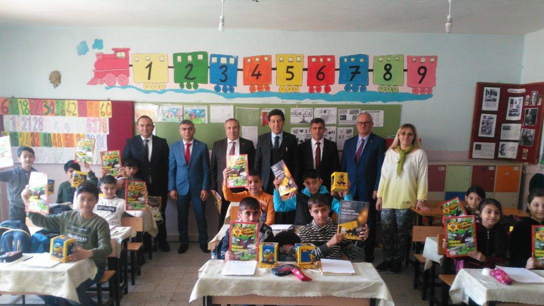 23 Nisan Ulusal Egemenlik ve Çocuk Bayramı münasebetiyle Aydoğdu İlkokul-Ortaokulunda etkinlik düzenlendi