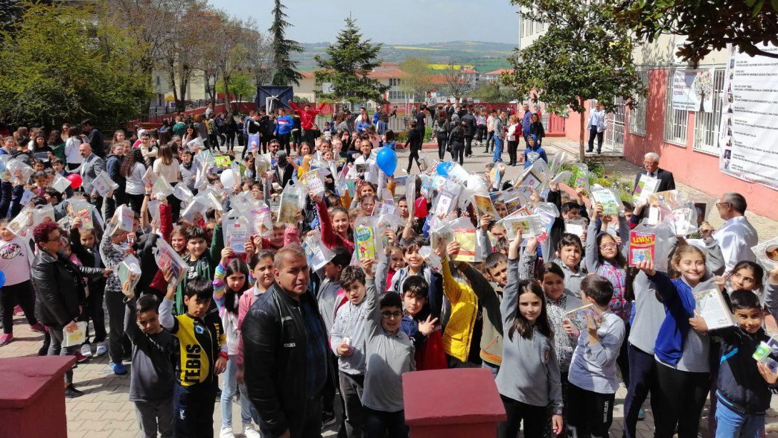 Kadriye Nazif Gölge Anadolu Lisesinde, "Ağaçlar Kitap Açtı" etkinliği düzenlendi