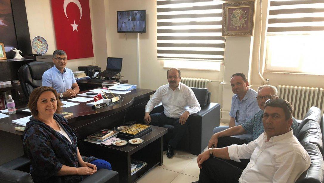 Süleymanpaşa AK Parti İlçe Başkanı Sayın Sezai ÇETİN ve Yönetim Kurulu Üyeleri, İlçe Milli Eğitim Müdürümüz Sayın Ebubekir ATİLLA'yı makamında ziyaret etti