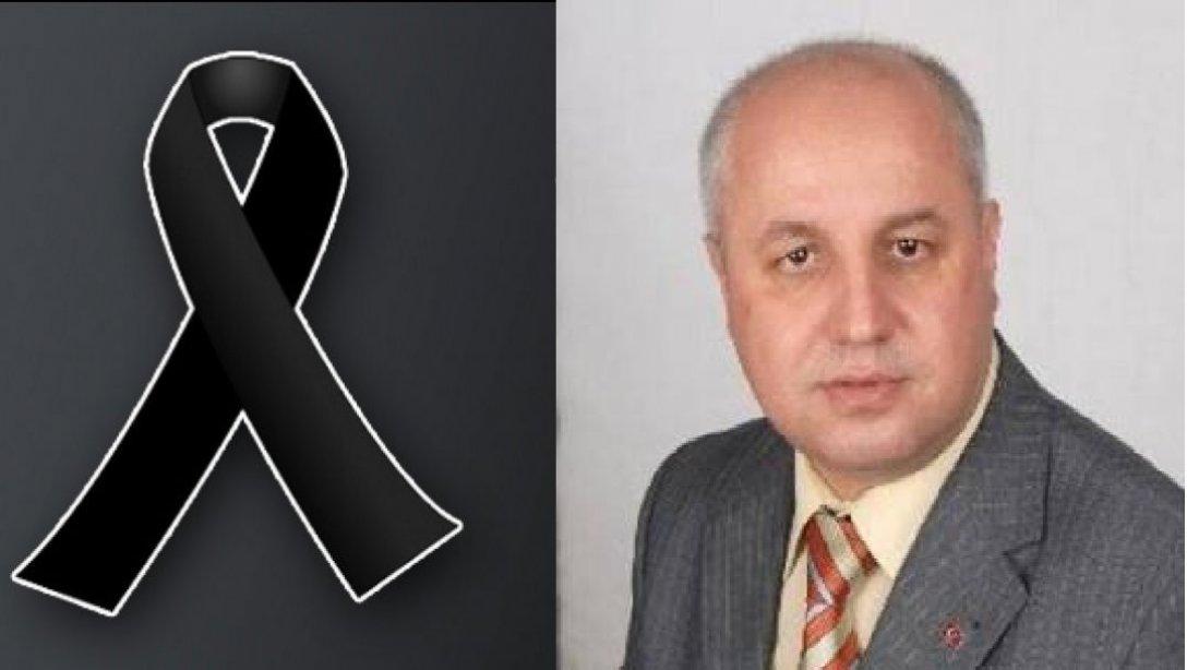 Eski İlçe Milli Eğitim Müdürümüz Sayın Ünal MAMUR, İstanbul'da tedavi gördüğü hastanede  vefat etmiştir.