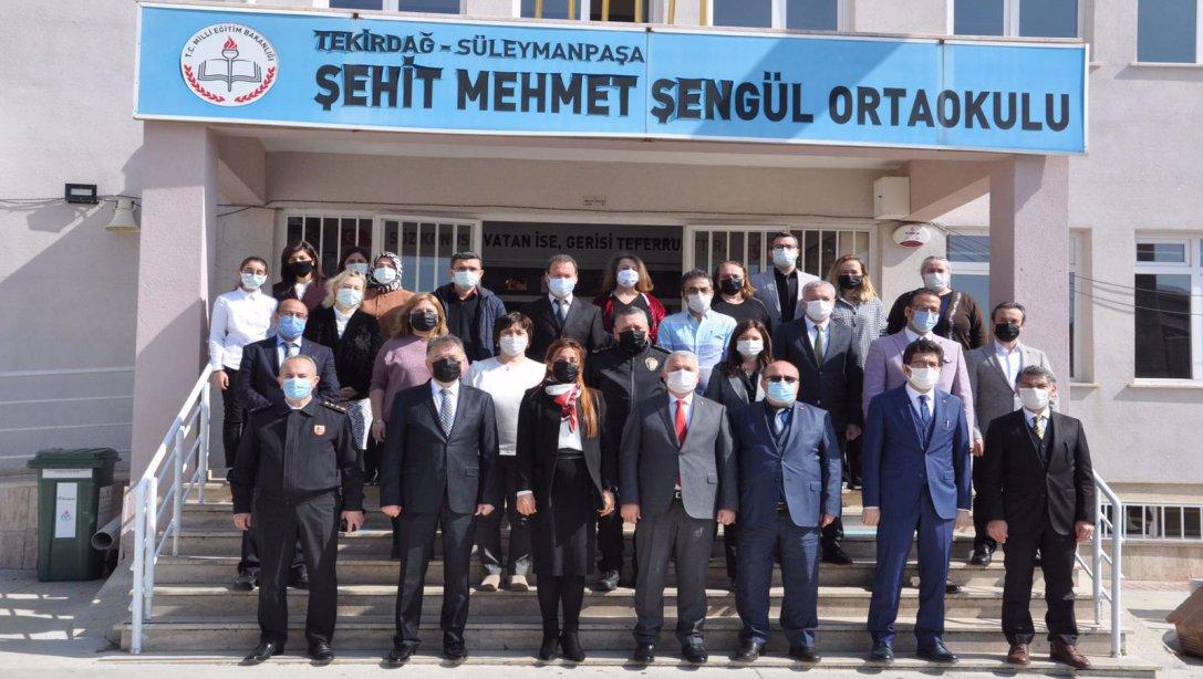 Tekirdağ Valisi Sayın Aziz YILDIRIM, İlçemiz Şehit Mehmet Şengül Ortaokulunu Ziyaret Etti