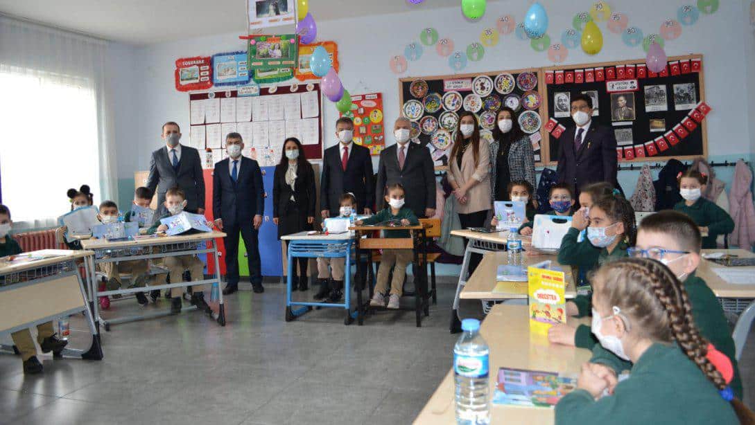Tekirdağ Valisi Sayın Aziz YILDIRIM İlçemiz Safiye Osman Çeliker İlkokulu Karne Törenine Katıldı