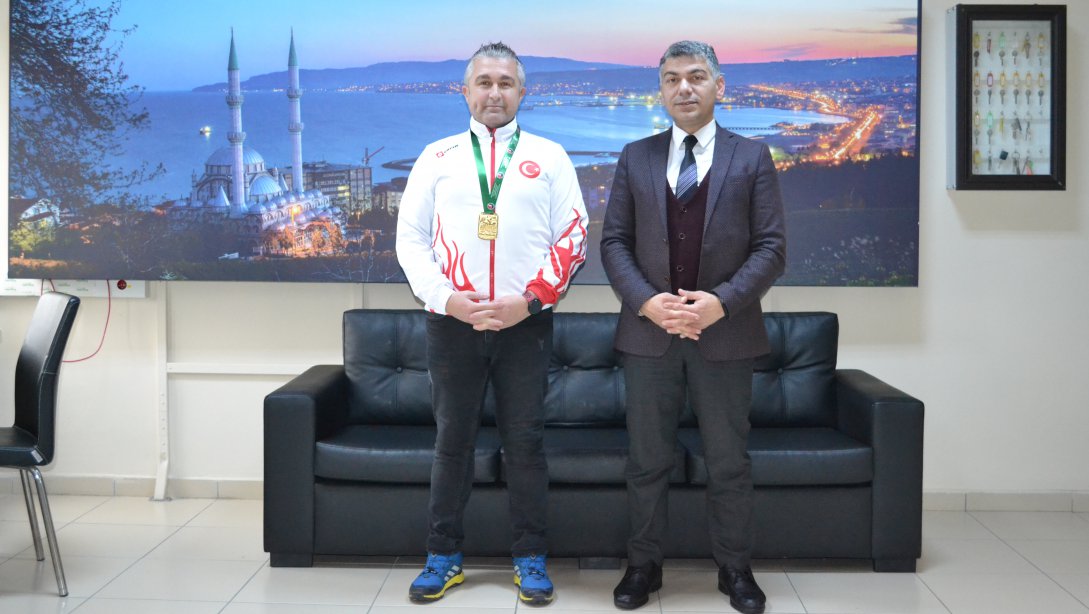 İlçemiz Personeli Suat BÖKE Kendi Kategorisinde Türkiye Şampiyonu Olmuştur.