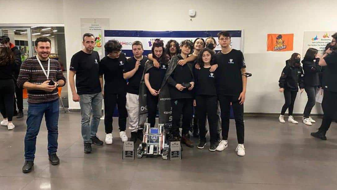 İlçemiz Ebru Nayim Fen Lisesi Robotik Takımı Vex Roboticks Türkiye Finallerinde Türkiye Şampiyonu Oldu