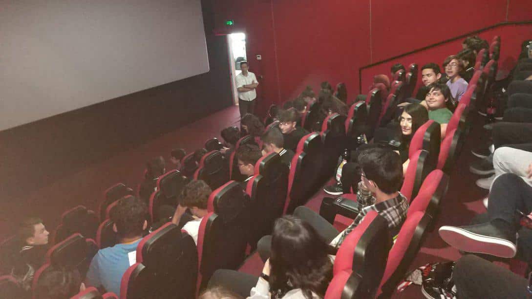 İlçemiz Ebru Nayim Fen Lisesi Öğrencilerimiz Kurtuluş Hattı Filmini İzledi.