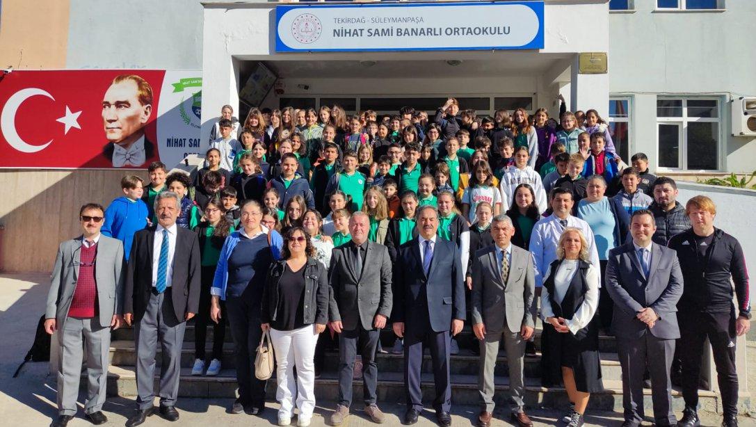 Süleymanpaşa Kaymakamı Sayın Mustafa GÜLER ve İlçe Milli Eğitim Müdürümüz Sayın Ebubekir ATİLLA, Nihat Sami Banarlı Ortaokulunun Bayrak Törenine katıldı.
