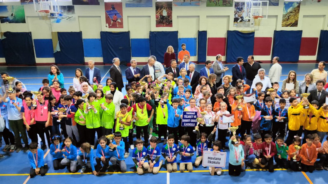İFET (İLKOKUL FİZİKSEL ETKİNLİKLER) Oyunları İlçe Finali Ebru Nayim Fen Lisesi Spor Salonunda Gerçekleşti