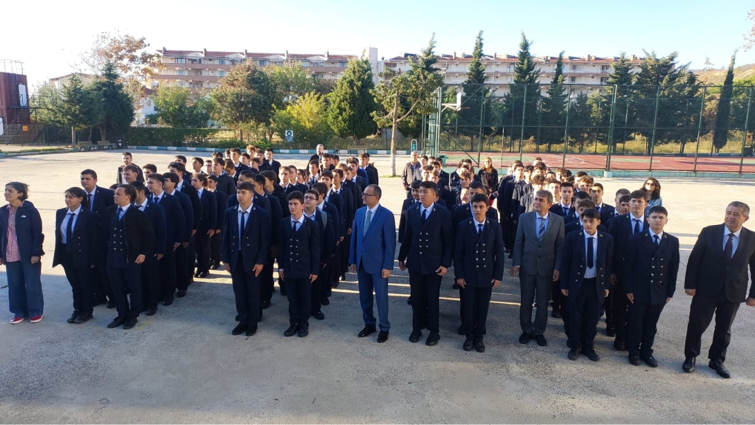 İlçe Milli Eğitim Müdürümüz Fahri KIRMIZI, İlçemiz Kumbağ Mesleki ve Teknik Anadolu Lisesinde Düzenlenen Bayrak Töreni'ne Katıldı.